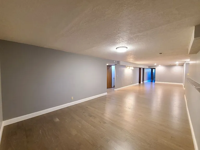 3425 E 61st Ave — Photo 29
