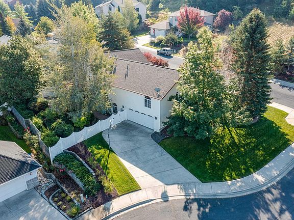 3rd image of 660 SE Edge Knoll Dr