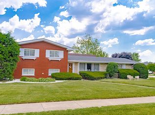 10529 S Lockwood Ave, Oak Lawn, IL 60453