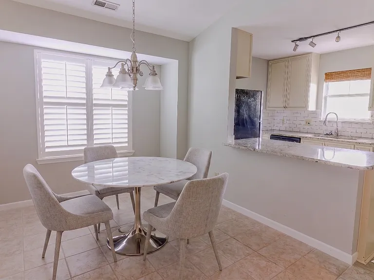 Dining room [furnished with AI]