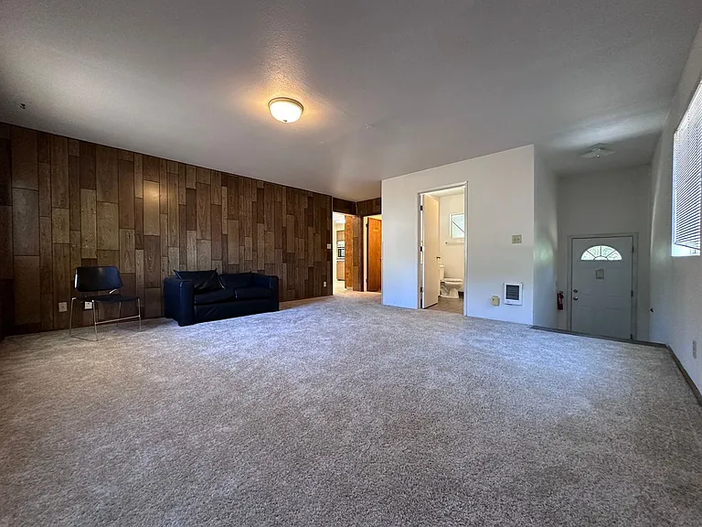 10015 SW Boones Ferry Rd #5 — Photo 1