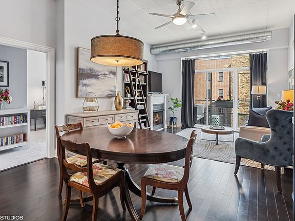 2nd image of 4846 N Clark St APT 304N
