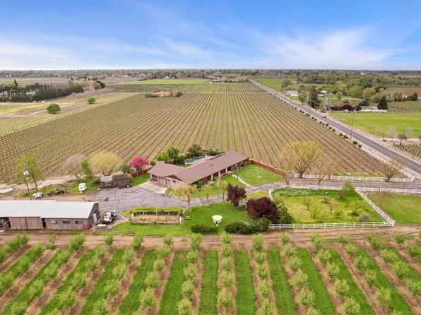 1080 E Peltier Rd, Acampo, CA 95220