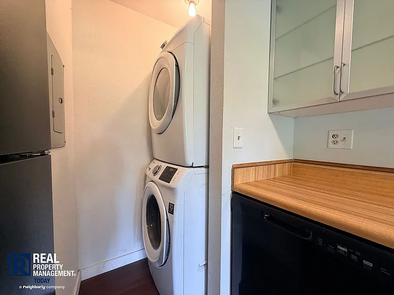 2020 Grant Ave S #M103 — Photo 13