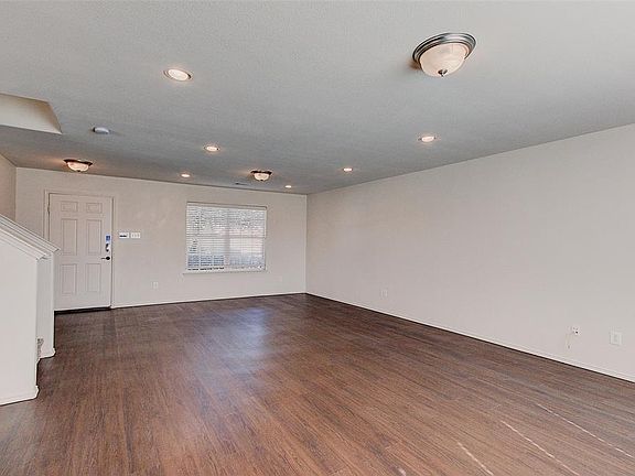 3rd image of 2040 Pine Knot Dr