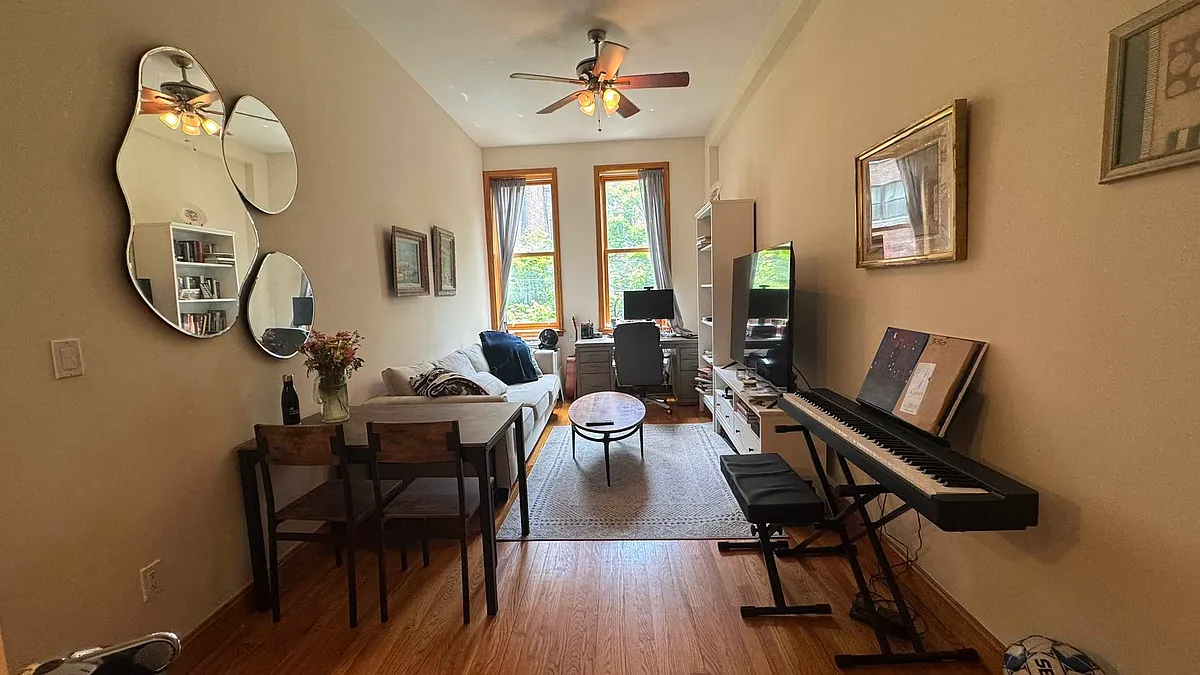 Building Photo - 330 W 77th St #2B