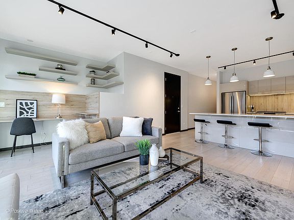 5th image of 1064 N Paulina St #2