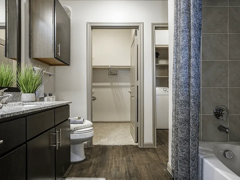 The Grand at Manor Apartments — Photo 39