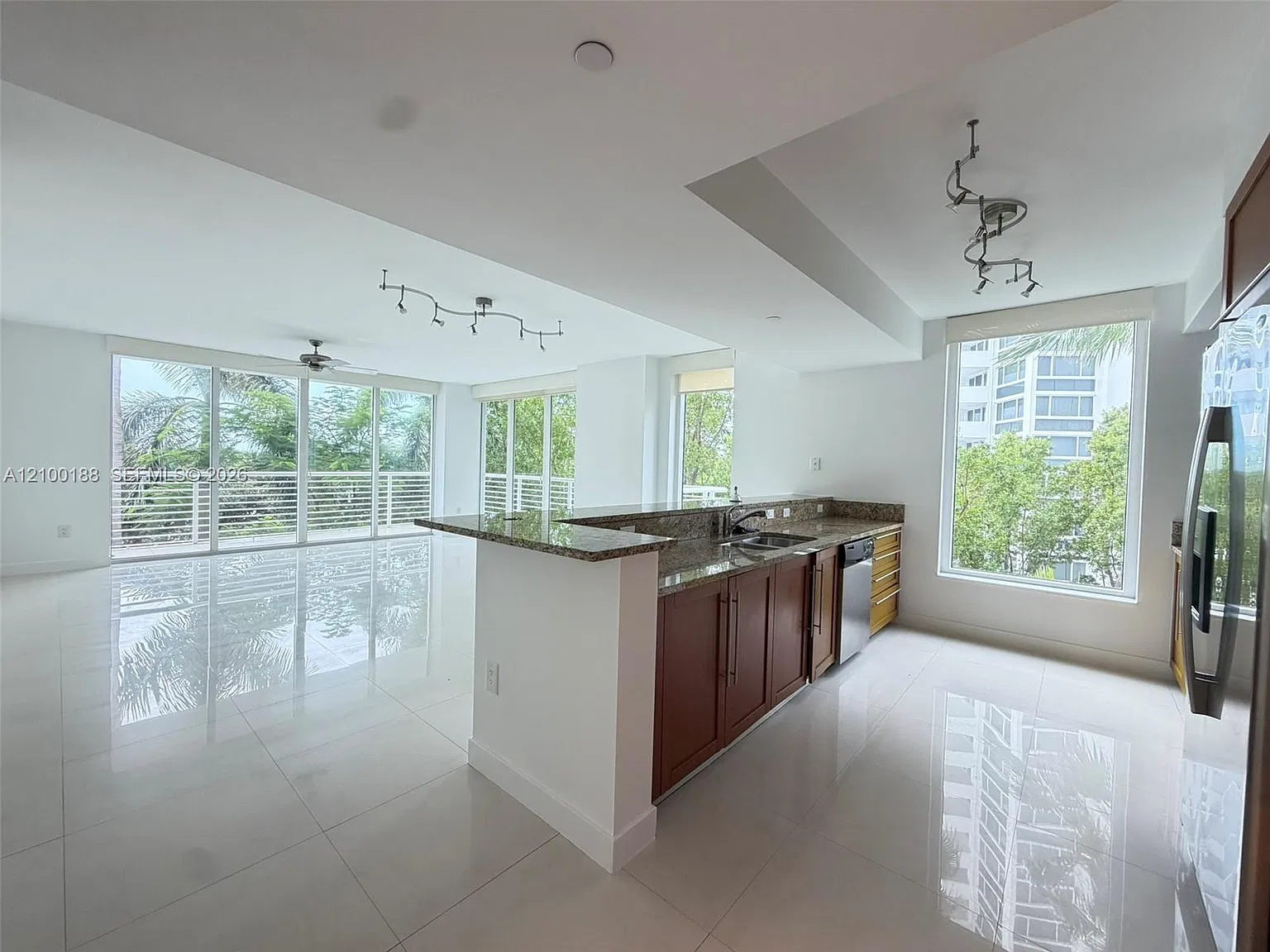 Sapphire Fort Lauderdale — Photo 1