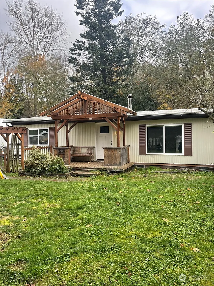 4740 Neptune Circle photo 1