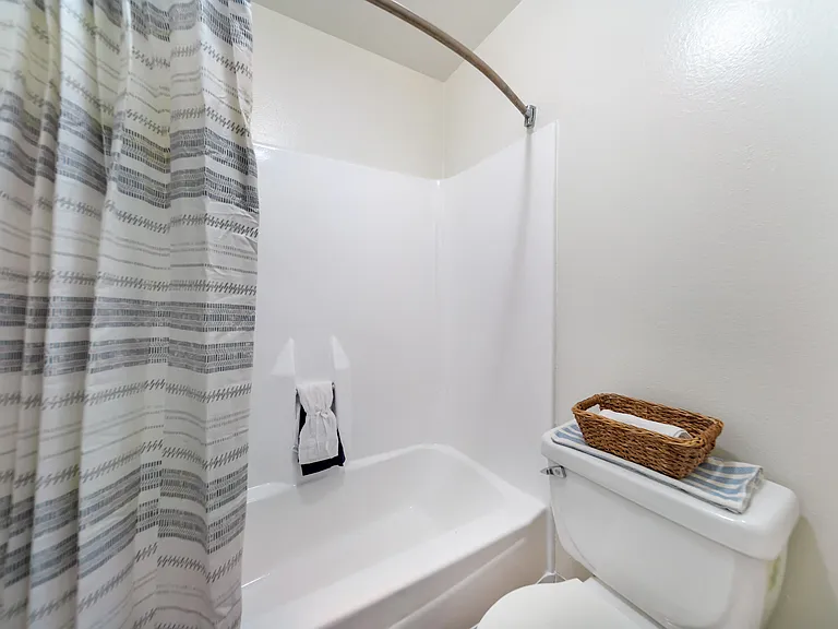 Chatsworth Pointe Apartment Homes — Photo 17