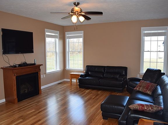 3rd image of 338 Aster Ave