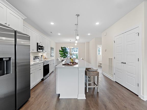 SS APPLIANCES TO INCLUDE FRIDGE!