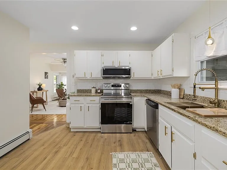 461 River Rd — Photo 5