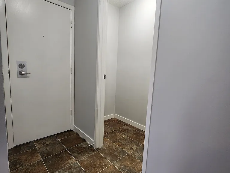 4752 55th St #7 — Photo 3
