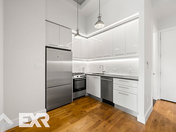 4th image of 418 Lexington Ave #1E