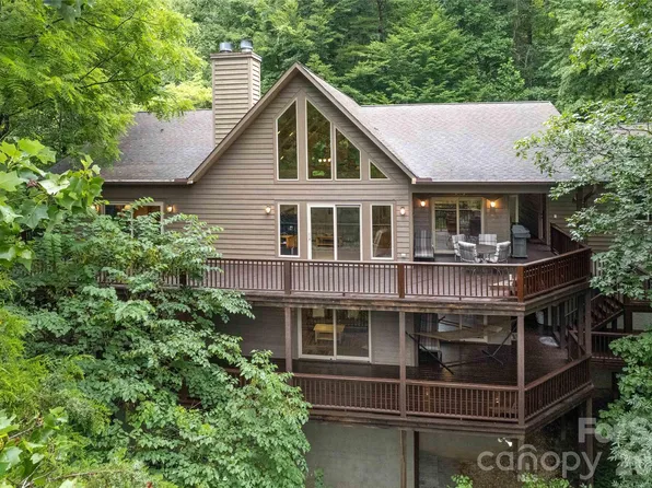300 Sweet Birch Ln, Tuckasegee, NC 28783