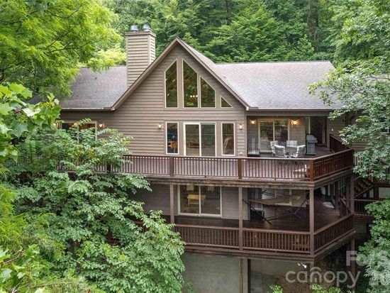 300 Sweet Birch Ln, Tuckasegee, NC 28783