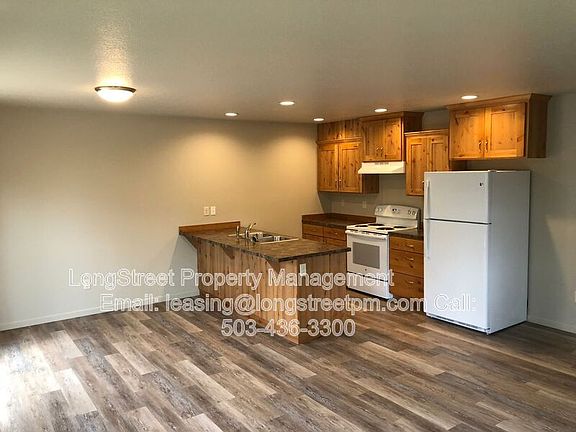 5th image of 817 Main St