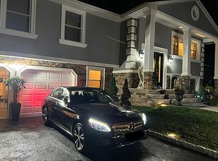 16 Oak St, Wayne, NJ 07470