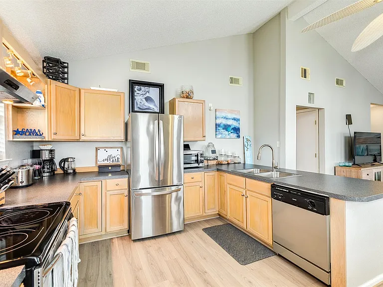 16614 Bermuda Way — Photo 9
