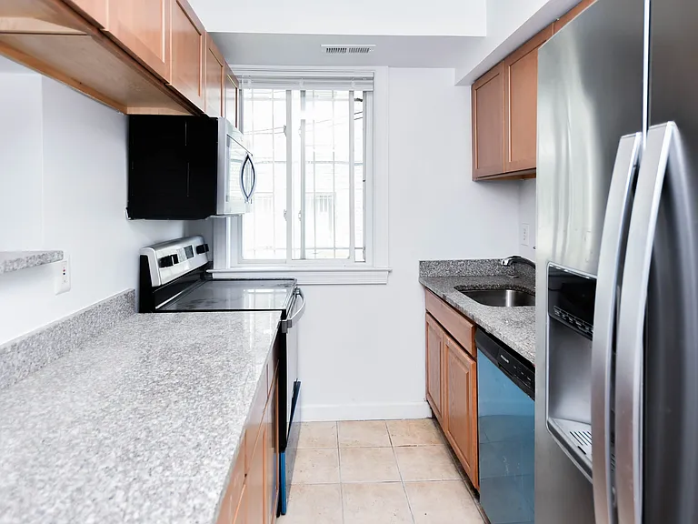 713 Brandywine St SE #B2 — Photo 19