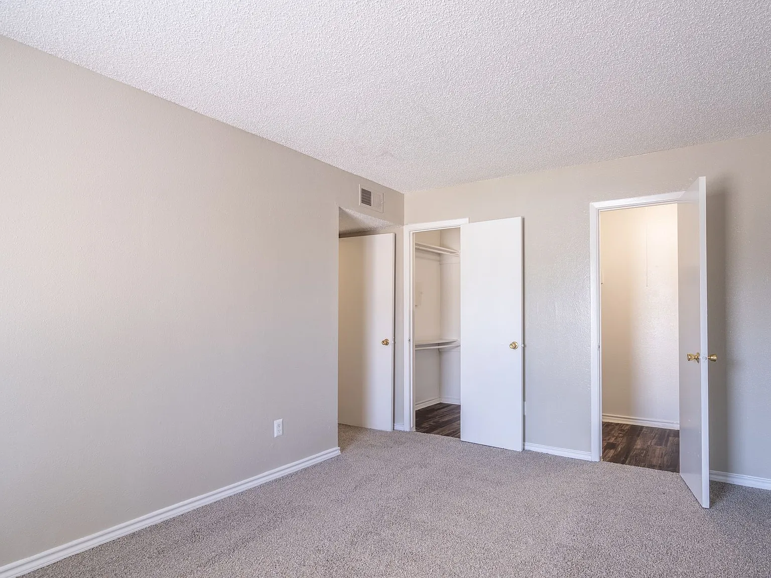 Albion Apartments — Photo 3