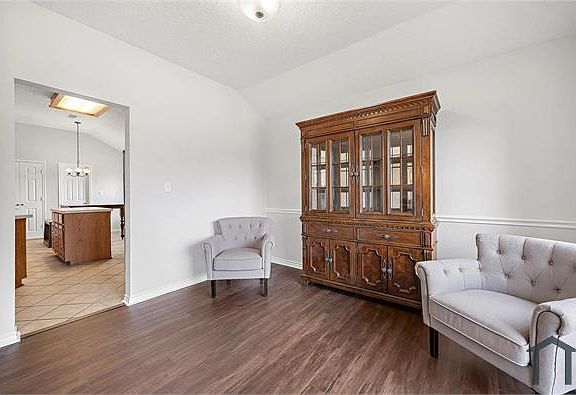 3rd image of 202 Tanglewood Dr