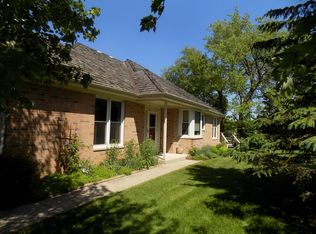 1000 Heron Way, Woodstock, IL 60098