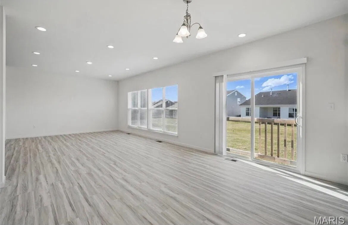 4 bed, 3.5 bath, 2544 sqft, $2,995 — Photo 3