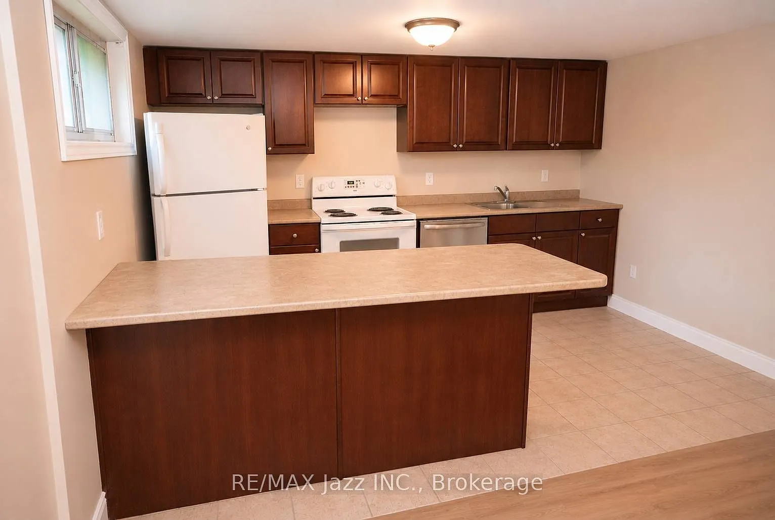 2 bed, $1,800 — Photo 3