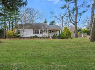 84 Landview Dr, Dix Hills, NY 11746