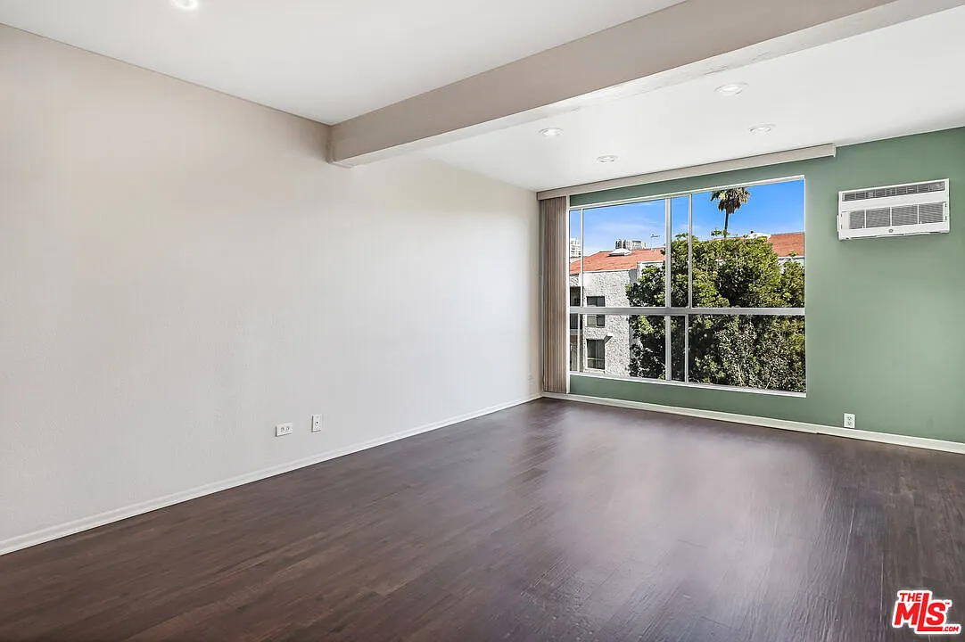 Building Photo - 1440 Veteran Ave #507
