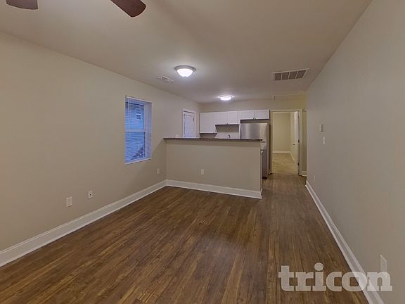 3rd image of 728 Broad St