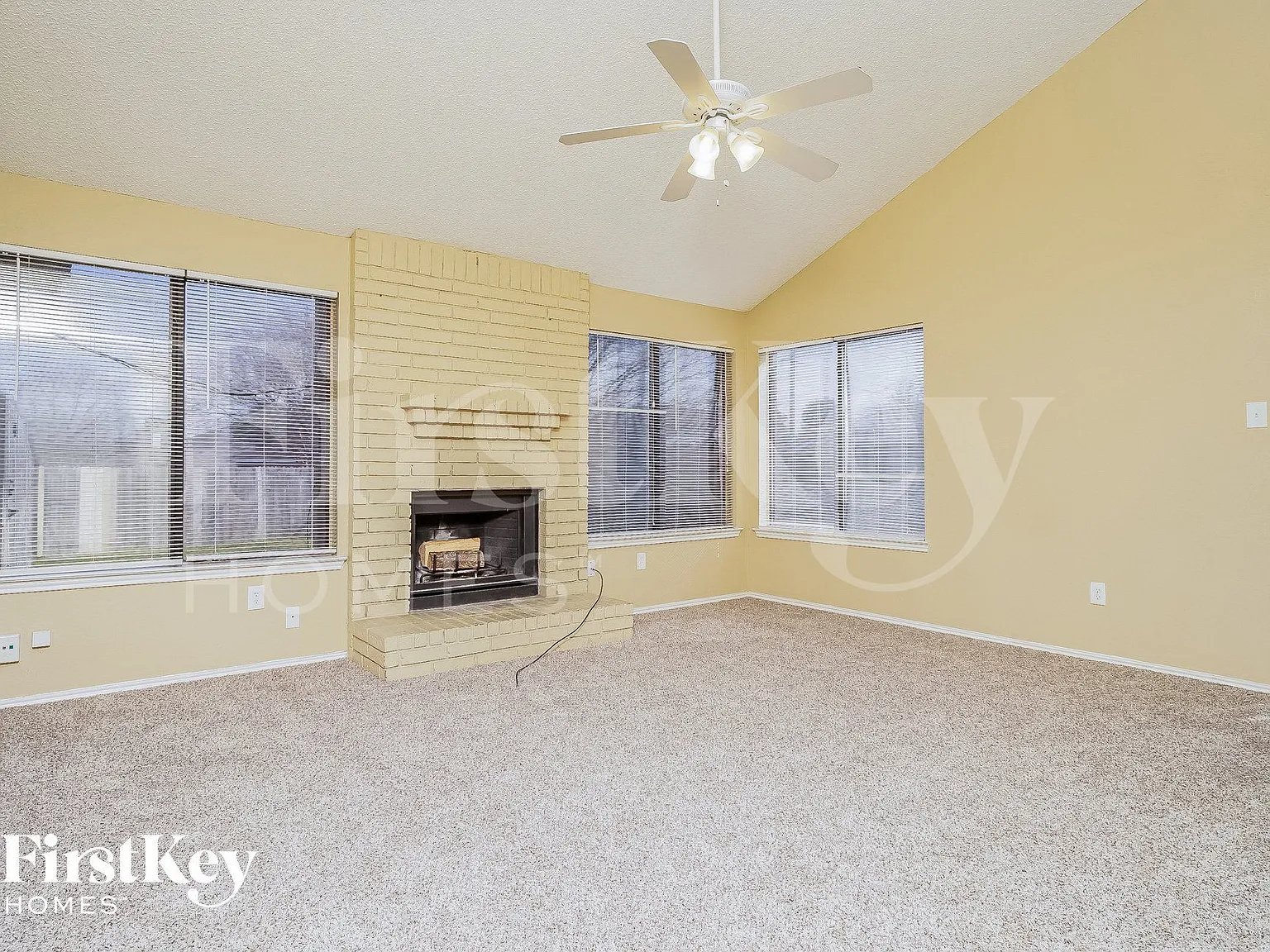 4 bed, 2.5 bath, 1766 sqft, $2,025 — Photo 2