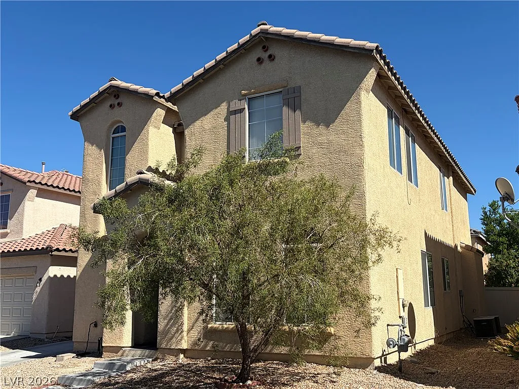4 bed, 3.0 bath, 2021 sqft, $2,250 — Photo 3