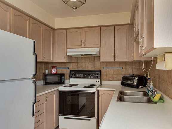 5th image of 138 Melville Ave