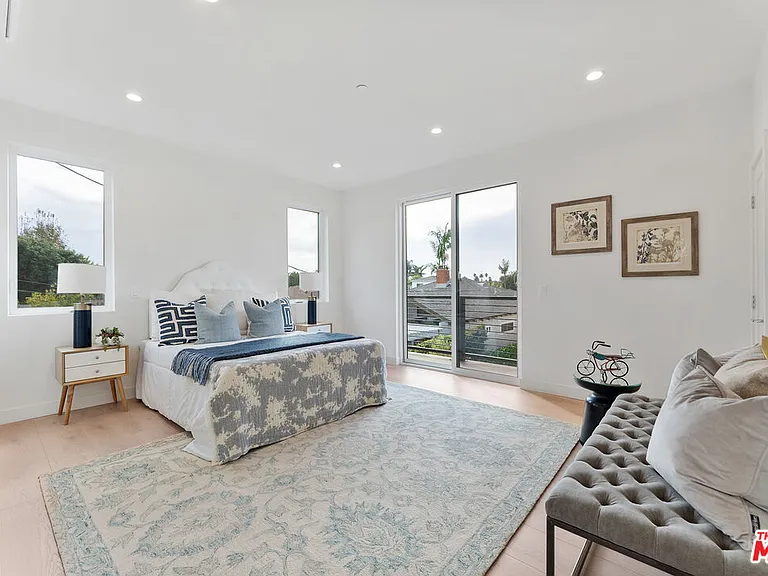 3930 Minerva Ave — Photo 11