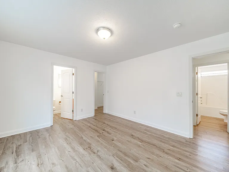 1015 N Gale St — Photo 16