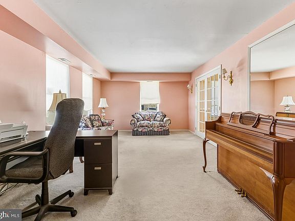 4th image of 1724 Lee Ct