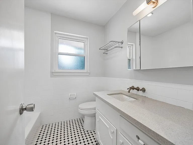 8922 Springview Ln — Photo 18
