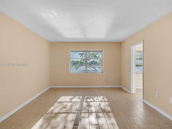 4th image of 18900 NE 3rd Ct APT 520