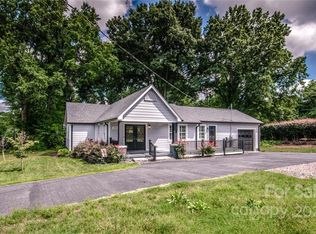 208 2nd St NE, Conover, NC 28613