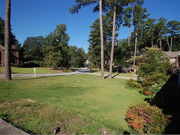 3rd image of 1990 N Akin Dr NE