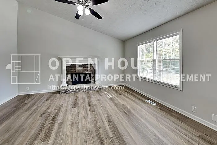 3 bed, 2.0 bath, 1259 sqft, $1,725 — Photo 3
