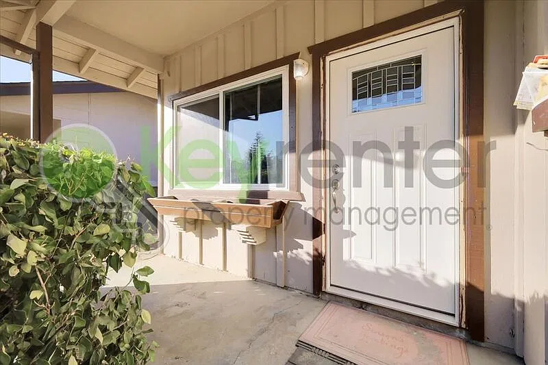 3 bed, 1.0 bath, 1000 sqft, $2,000 — Photo 2