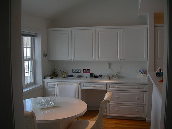 Kitchen dining area