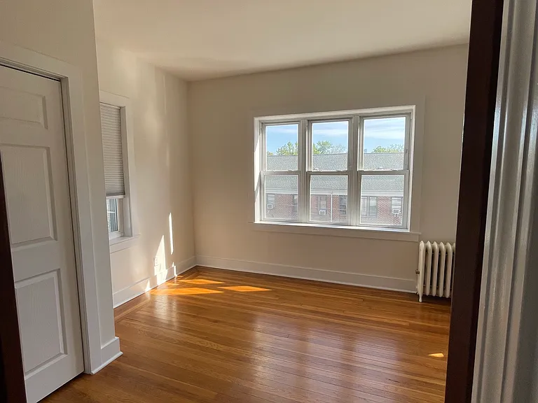 Bedroom w /closet on left