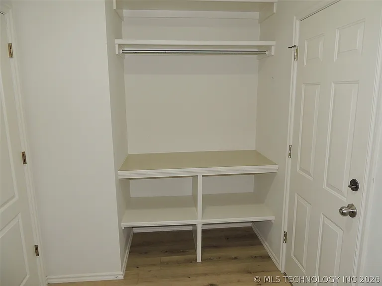 4416 W Indianola St — Photo 35