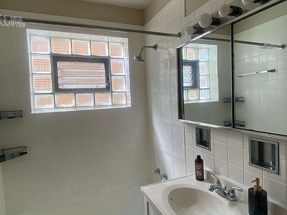 5th image of 5757 N Elston Ave APT 1F